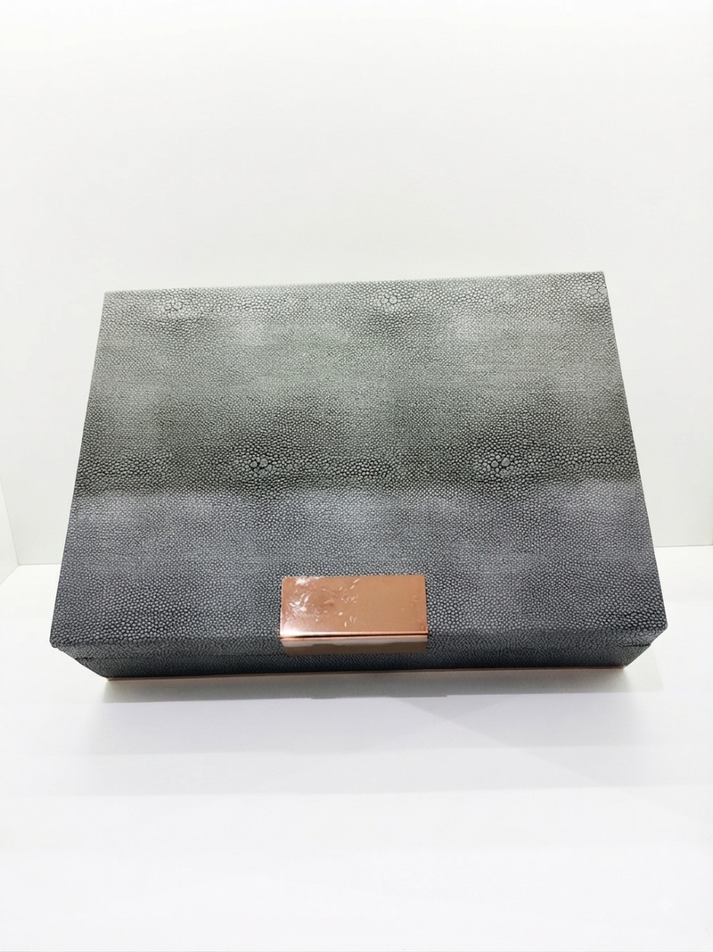 EMPTY BOX SMALL // صندوق جلد صغير